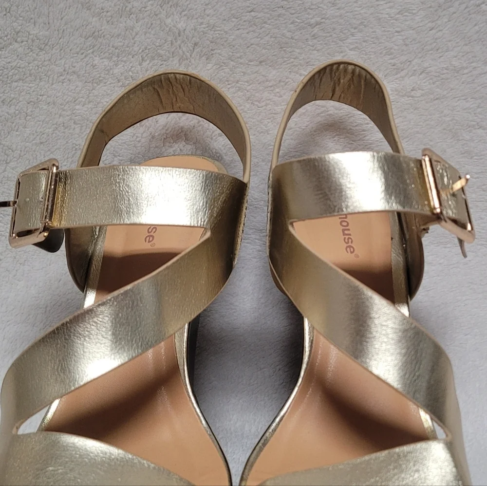 Lulus Dollhouse No Glitz No Glory Gold Wedge Sandals Vegan Leather Peep Toe 8.5